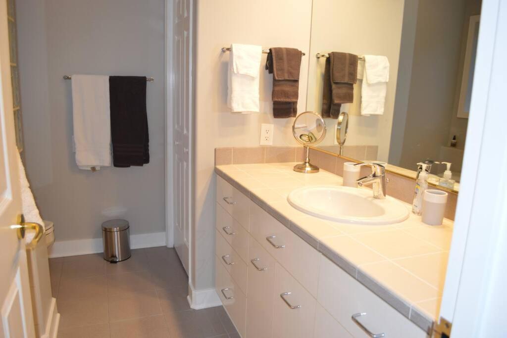 1-Bedroom Seaview Guesthouse On Seattle Luxury Estate With Views Of Olympic Mountains Extérieur photo