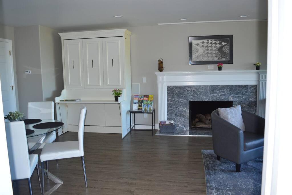 1-Bedroom Seaview Guesthouse On Seattle Luxury Estate With Views Of Olympic Mountains Extérieur photo