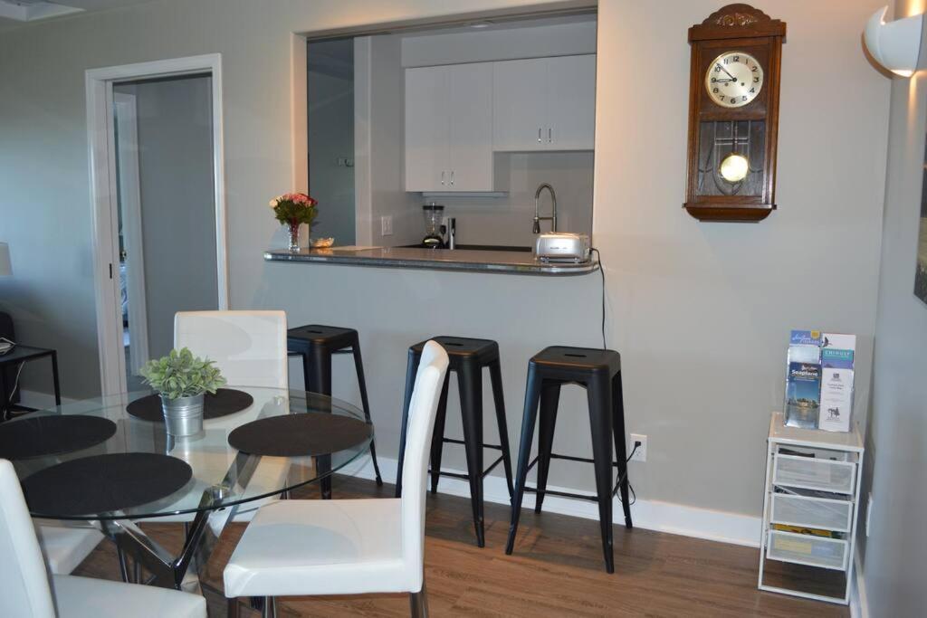 1-Bedroom Seaview Guesthouse On Seattle Luxury Estate With Views Of Olympic Mountains Extérieur photo