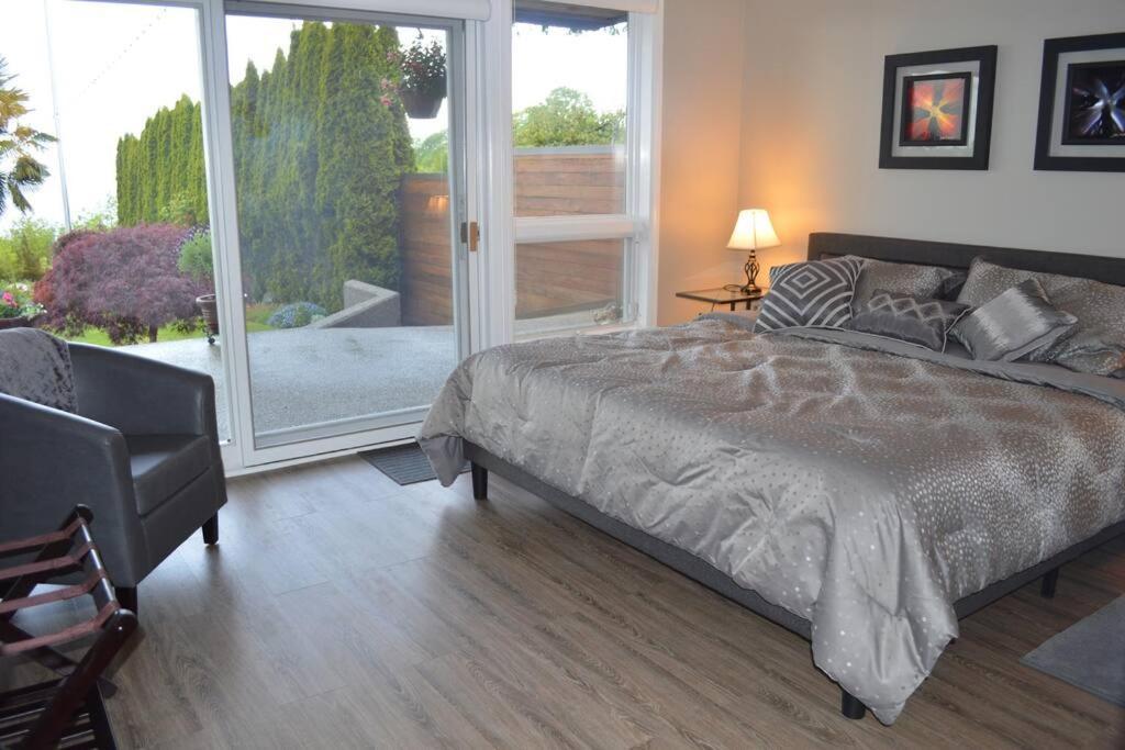 1-Bedroom Seaview Guesthouse On Seattle Luxury Estate With Views Of Olympic Mountains Extérieur photo